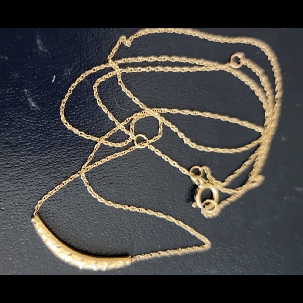 10k Gold Curved Bar Pendant Necklace -